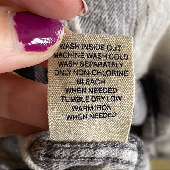 Men's Gray Modern Amusement Flannel Size Large - Picture 6 of 7